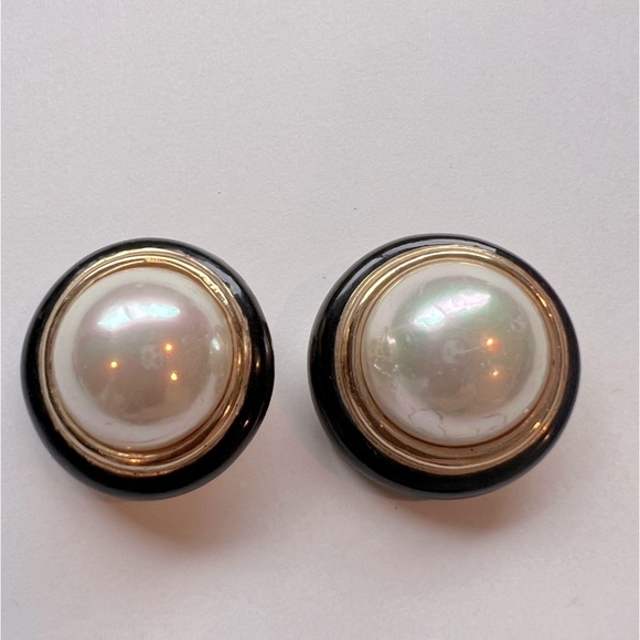 Vintage Christian Dior Gold Plated Faux Pearl Black Oval Clip On Earrings - Picture 2 of 6